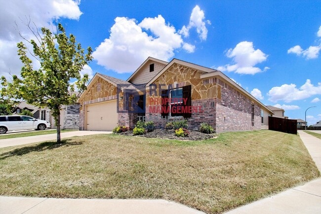 Building Photo - Beautiful 4 Bedroom/2 Bath Open Concept Home