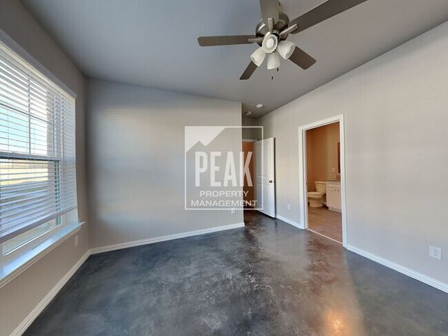 Building Photo - BRAND NEW Willow Crossing Townhomes for Re...