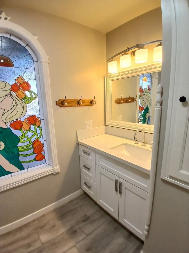 Building Photo - 141 N 5th St