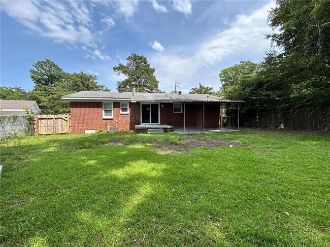 Building Photo - 506 Seville Dr