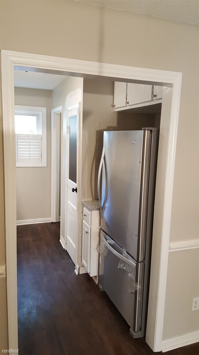Building Photo - 2 br, 1.5 bath Condo - 6301 New Market
