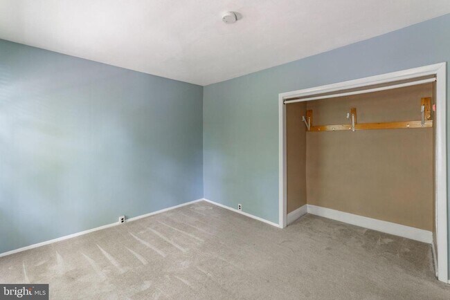 Building Photo - 4651 Sheldon St