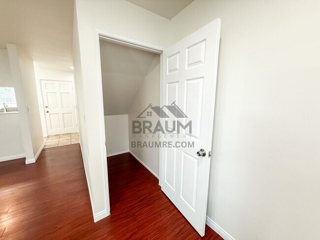 Building Photo - 14257 Friar St