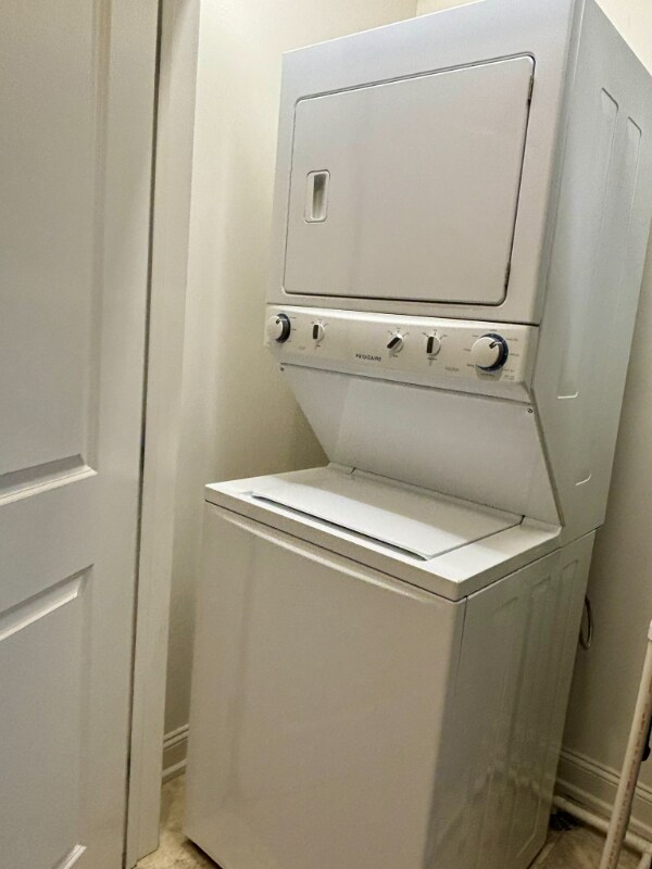 Building Photo - 591 Terrace Park