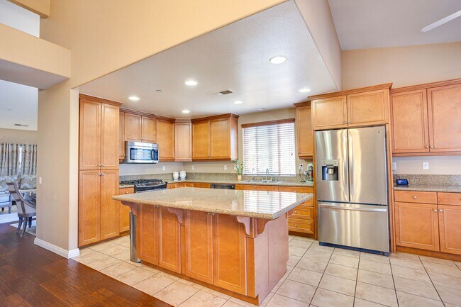 Building Photo - Beautiful Single Story House - most desire...