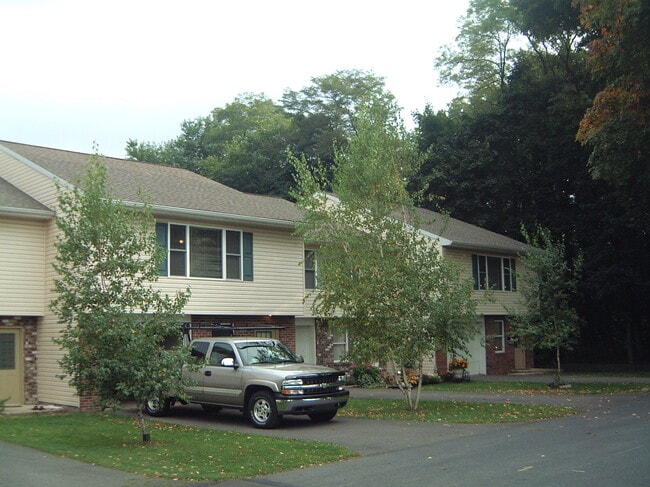 Building Photo - 15 Bruner St
