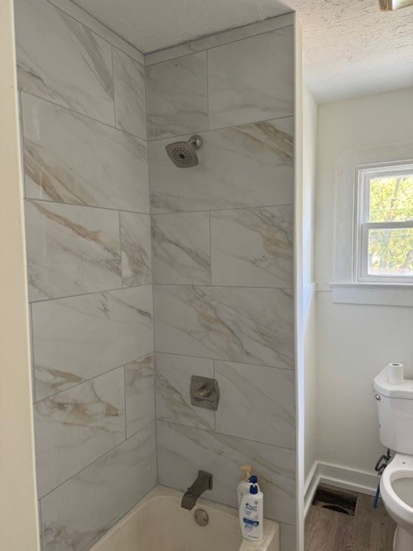 Building Photo - Spacious Newly Remodeled 3 Bedroom - 1/2 O...