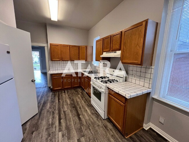 Building Photo - 254 Fern Ave N