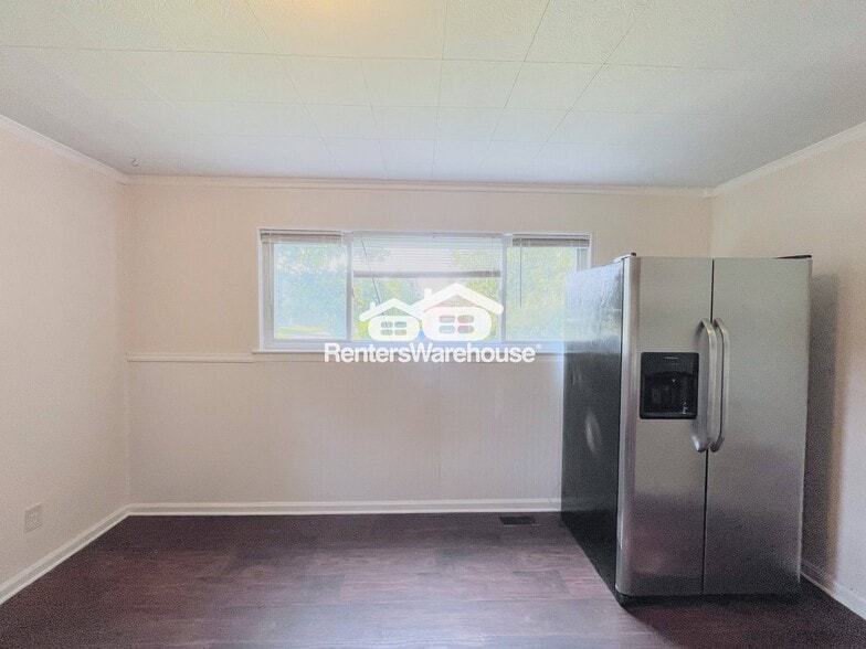 Building Photo - 4960 Clover St