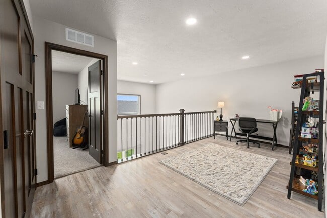 Building Photo - 4500 E Whisper Ridge Pl