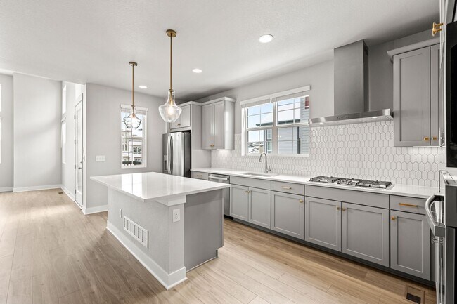 Building Photo - Spacious Family Home in Quiet Neighborhood