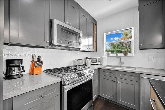 Building Photo - 150 NE 50th St