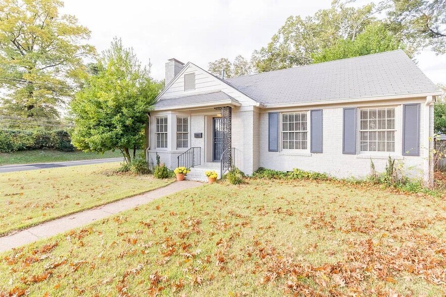 Primary Photo - 380 Holmes Cir