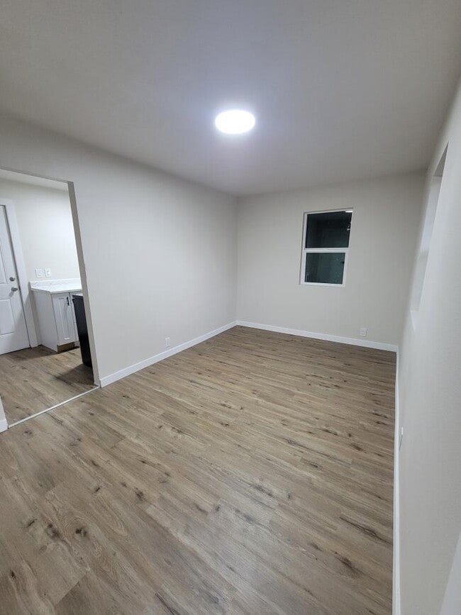 Building Photo - 1912 20th St NE