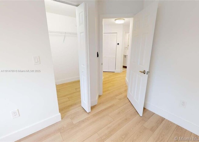 Building Photo - 5081 NW 116th Ct