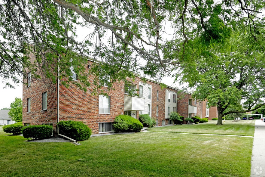 Clairridge Estates Apartments 36780 Harper Ave Clinton Township MI 48035 Apartment Finder