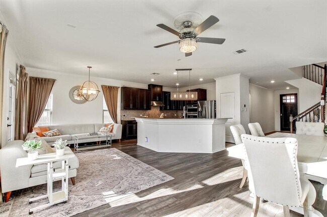 Building Photo - 205 Travers Stake Trl