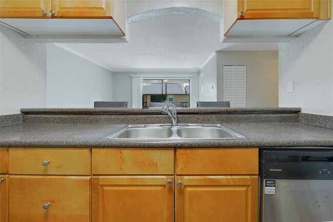 Building Photo - 12293 Sailwinds Dr