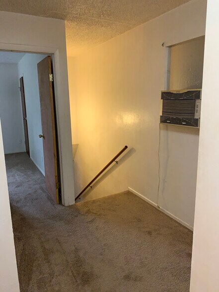 Building Photo - 914 Oak Ave