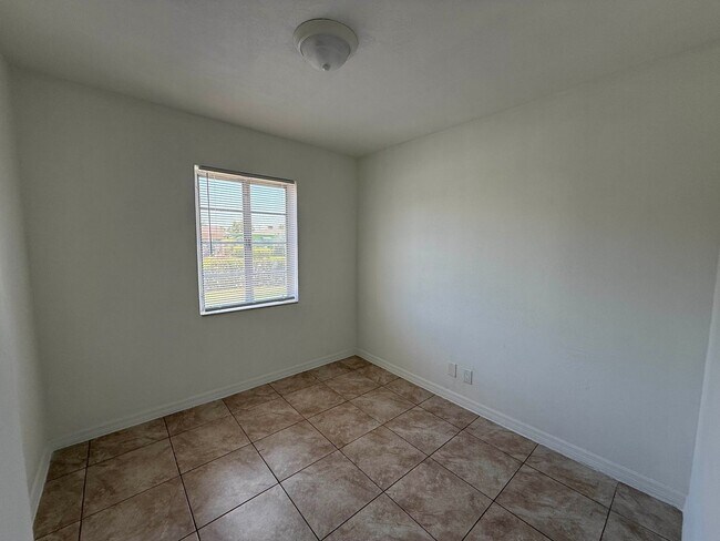 Building Photo - New Rental Listing in Riviera Beach, FL!