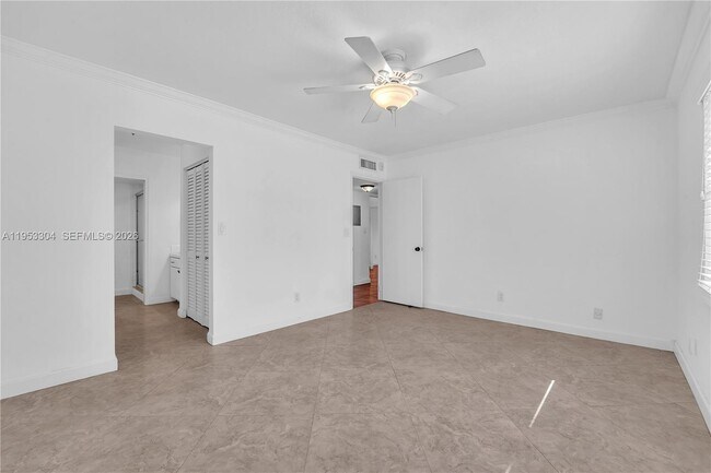 Building Photo - 13720 SW 90th Ave