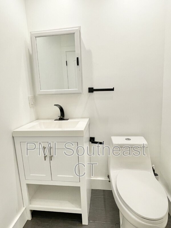 Building Photo - 5 Hunters Rd