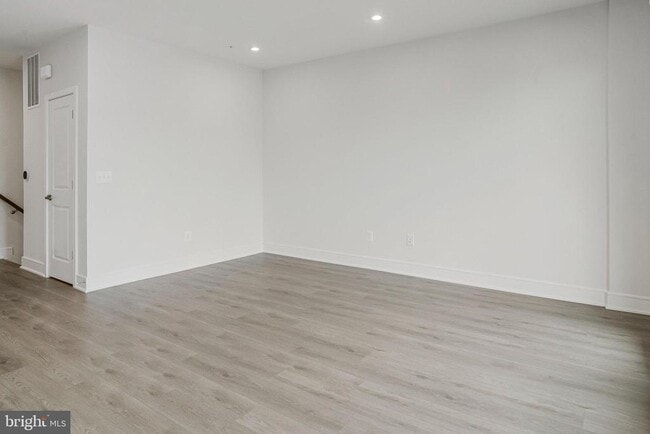 Building Photo - 43288 Farringdon Sq