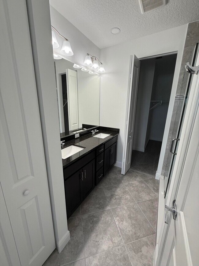 Building Photo - 4718 Longwood Lk Sq