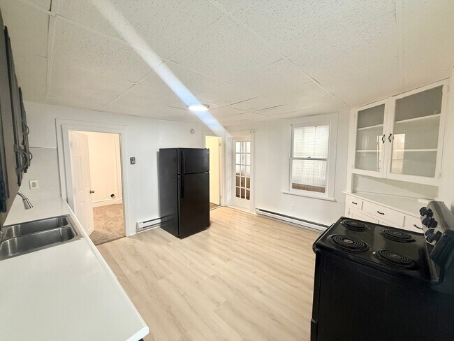 Building Photo - 403 25th St