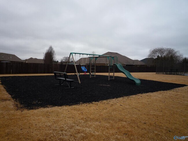 Building Photo - 13205 Hill Crest Dr