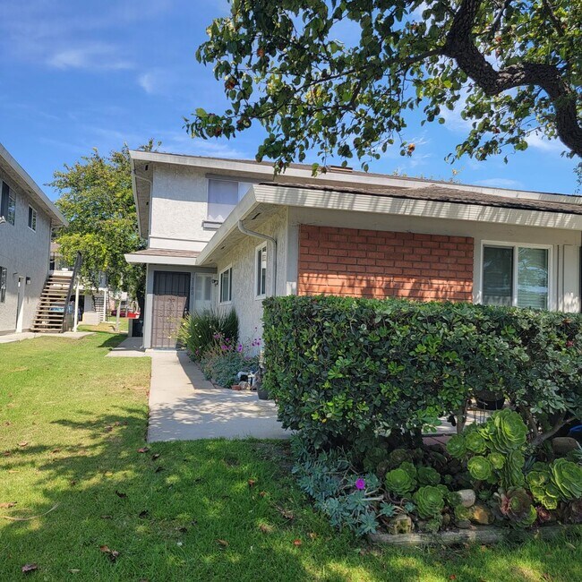 Building Photo - 1180 Portola Rd