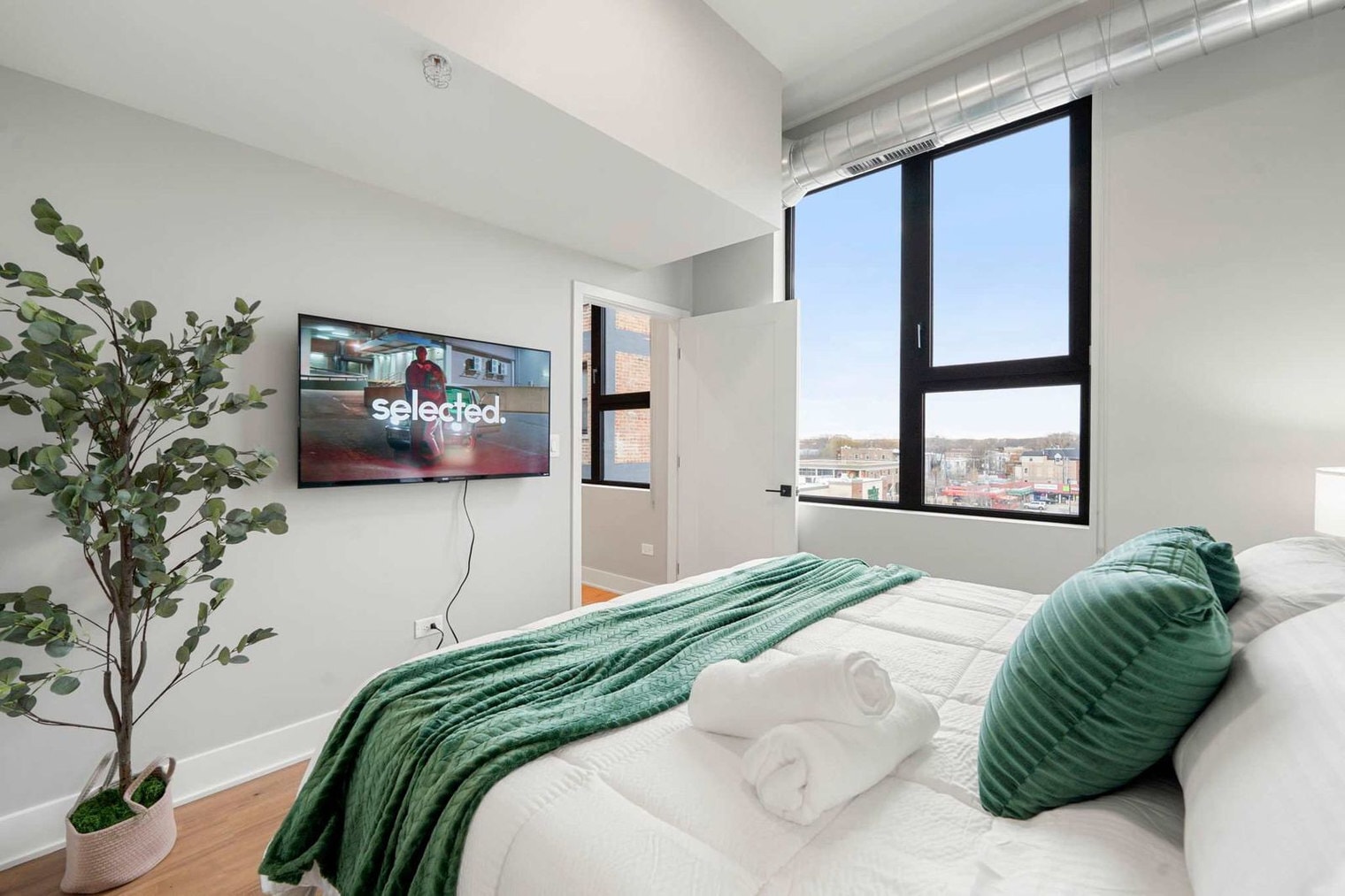 Building Photo - 6044 N Winthrop Ave