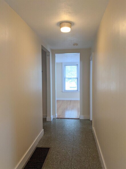 Building Photo - 1102 Broadway