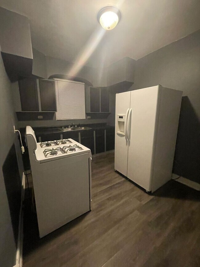 Building Photo - Section 8 Welcomed Large 2 Bedroom