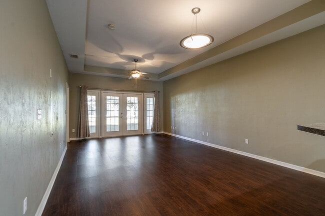 Building Photo - Luxury Living in The Villas of West End – ...