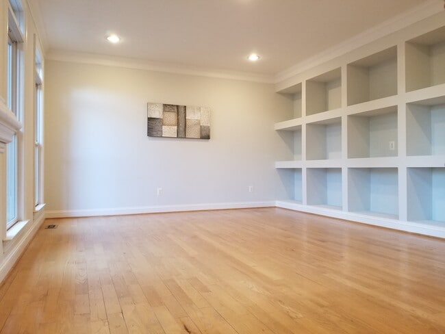 Building Photo - 6438 Columbia Pike