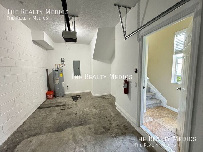 Building Photo - 2898 Oakwater Dr