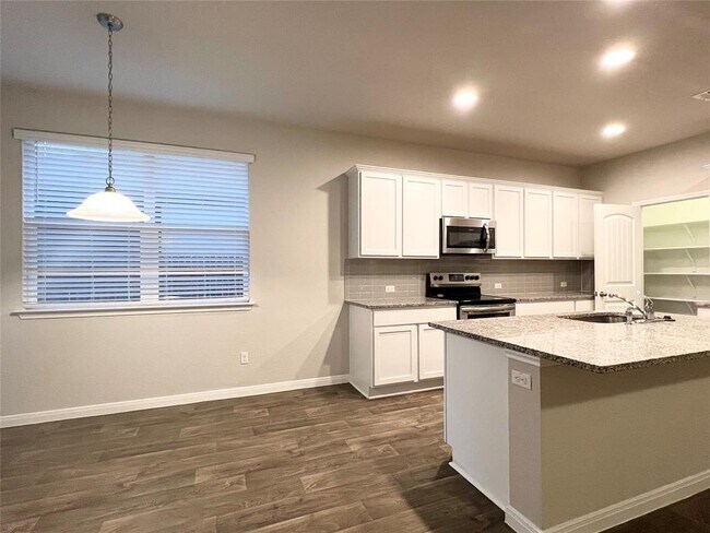 Building Photo - 105 Naset Dr