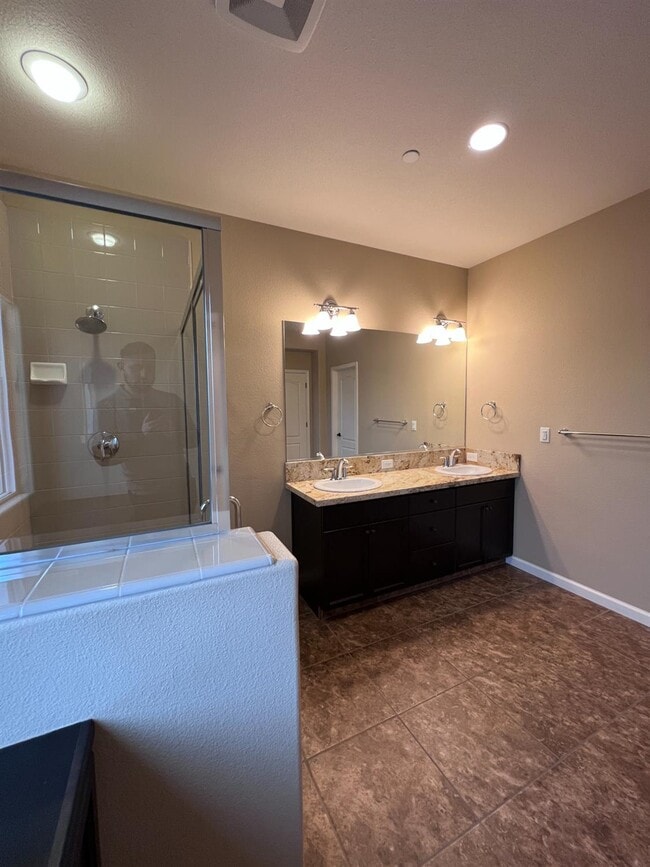 Building Photo - 2020 Makenna Dr