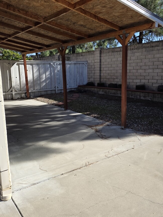 Building Photo - 10754 Westonhill Dr