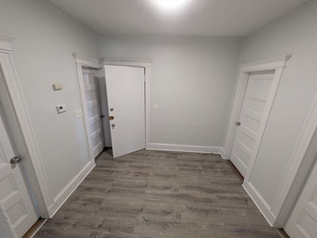 Building Photo - 156 Talbot Ave