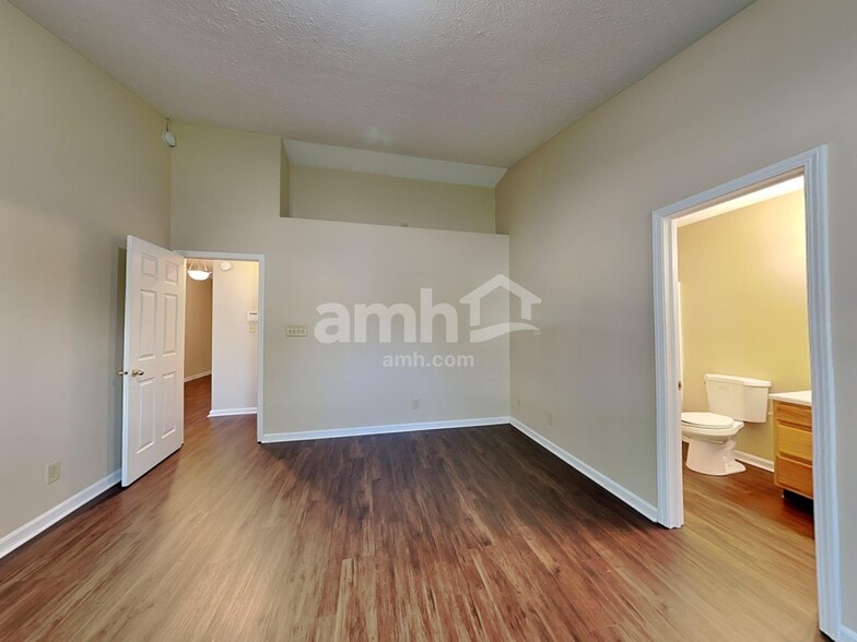 Building Photo - 7864 Fox Glen Dr