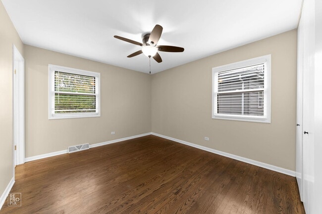 Building Photo - 410 N Shore Dr