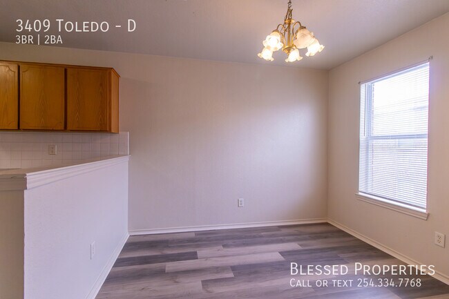 Building Photo - 3409 Toledo-D