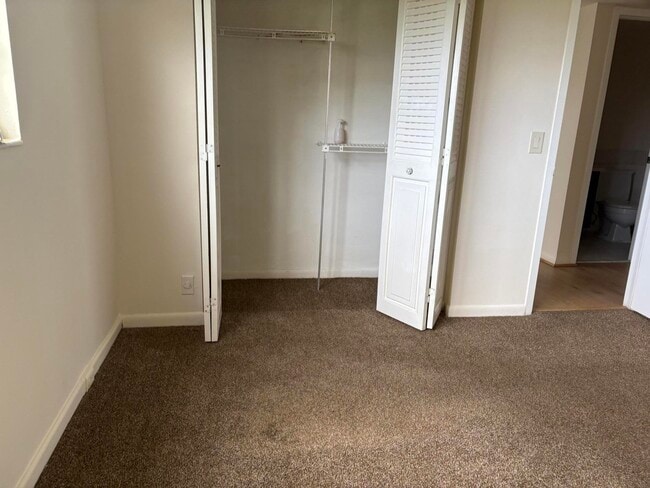 Building Photo - 186 Dorset E