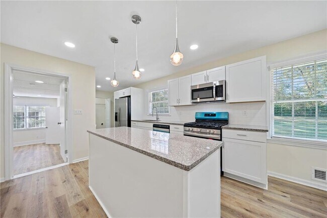 Building Photo - 1467 Thompson Pl