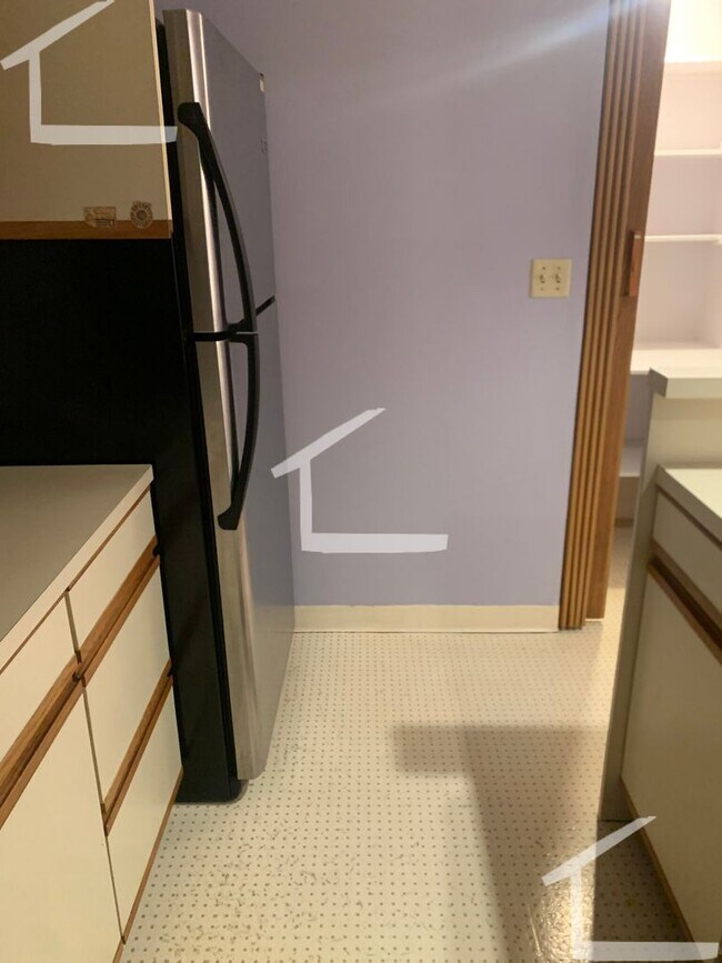 Building Photo - Coolidge Corner 1-Bed with Laundry in Unit...