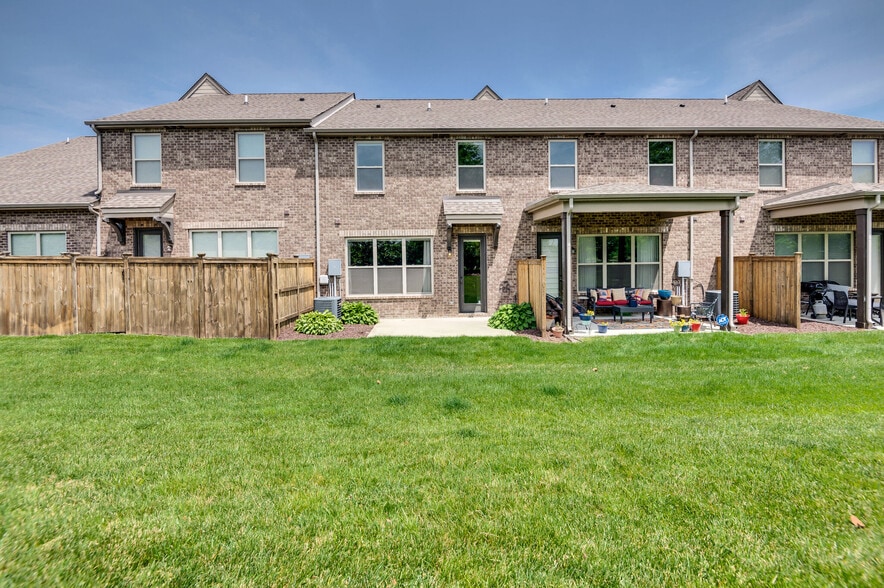 Building Photo - 104 Ambassador Private Cir