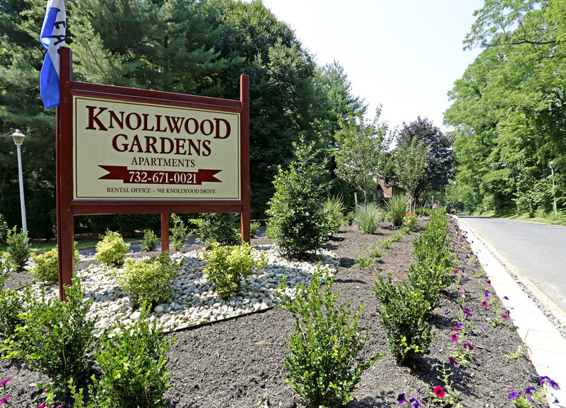 Front Sign - KNOLLWOOD GARDENS/ NO PETS ALLOWED