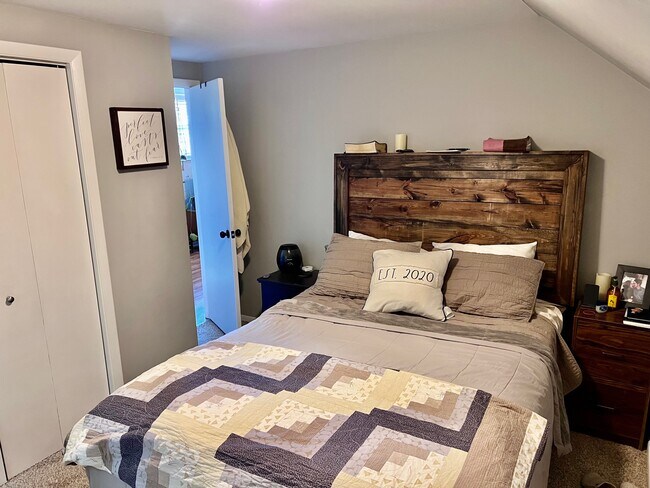 Building Photo - 410 Eureka Ave SE